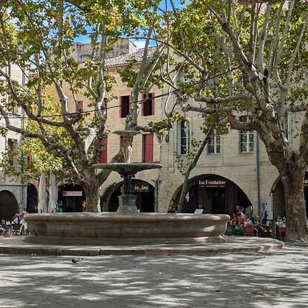 Une Chambre A Uzes Exterior photo