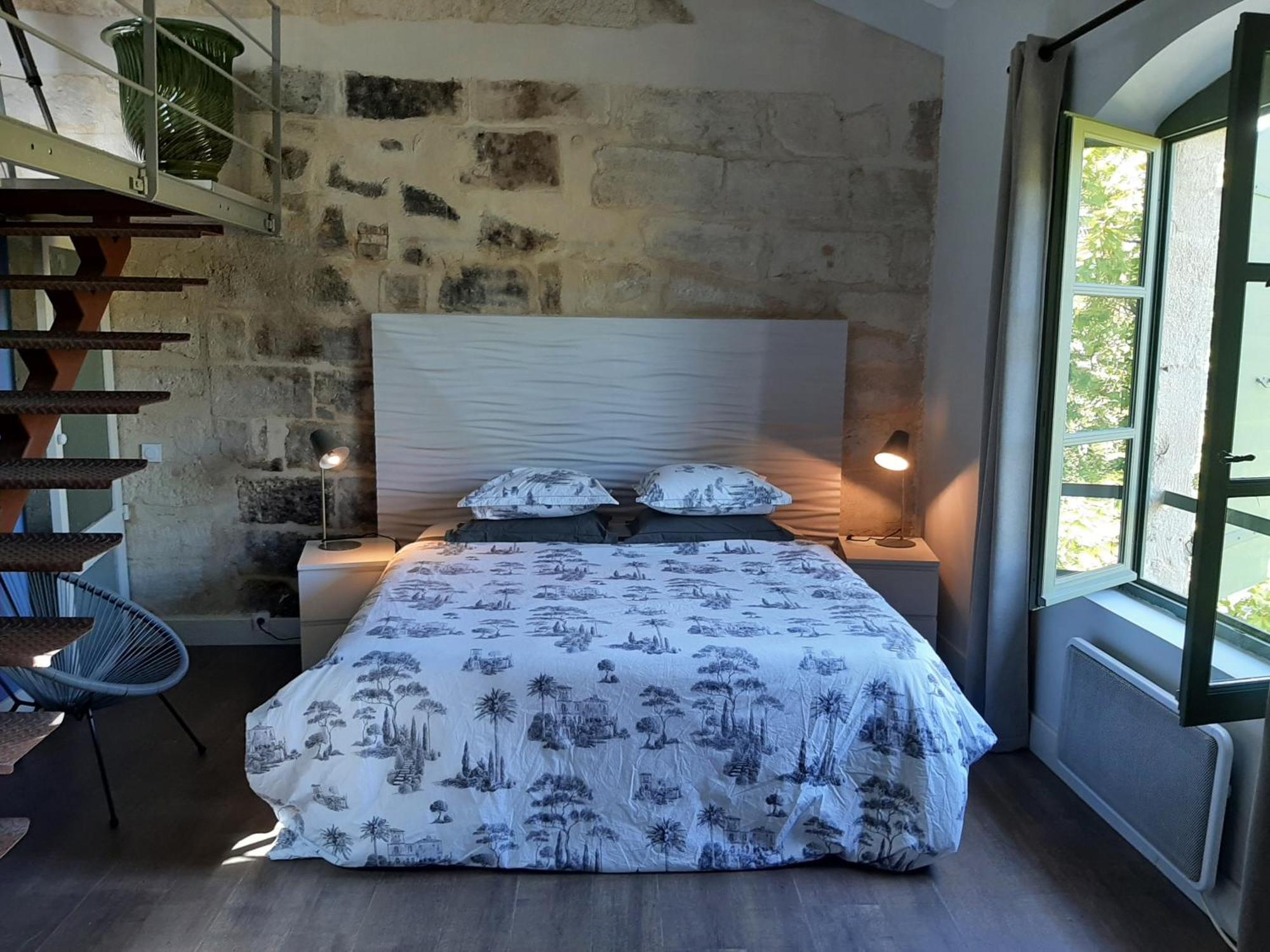 Une Chambre A Uzes Exterior photo